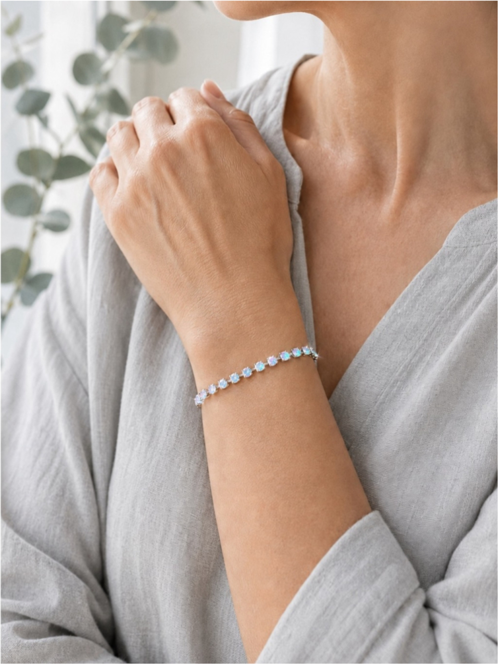 Handcrafted bracelet with Swarovski crystal